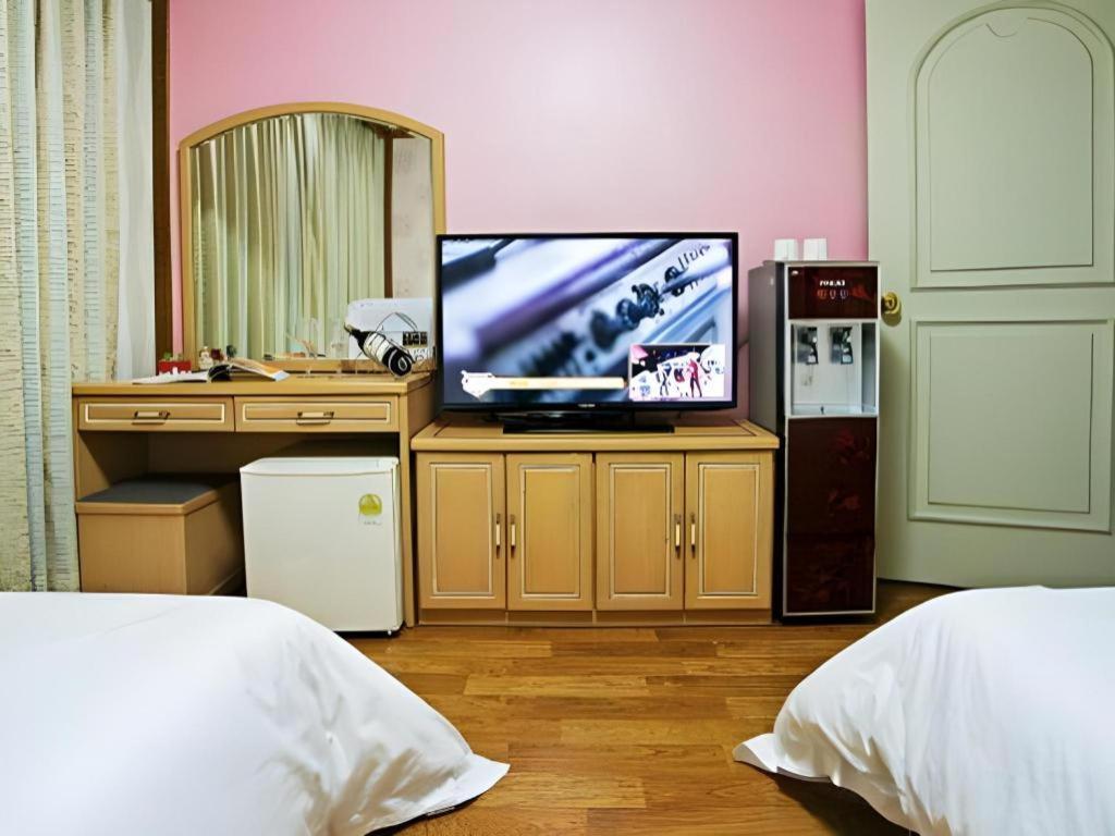 Emerald Hotel เมืองเชจู ภายนอก รูปภาพ