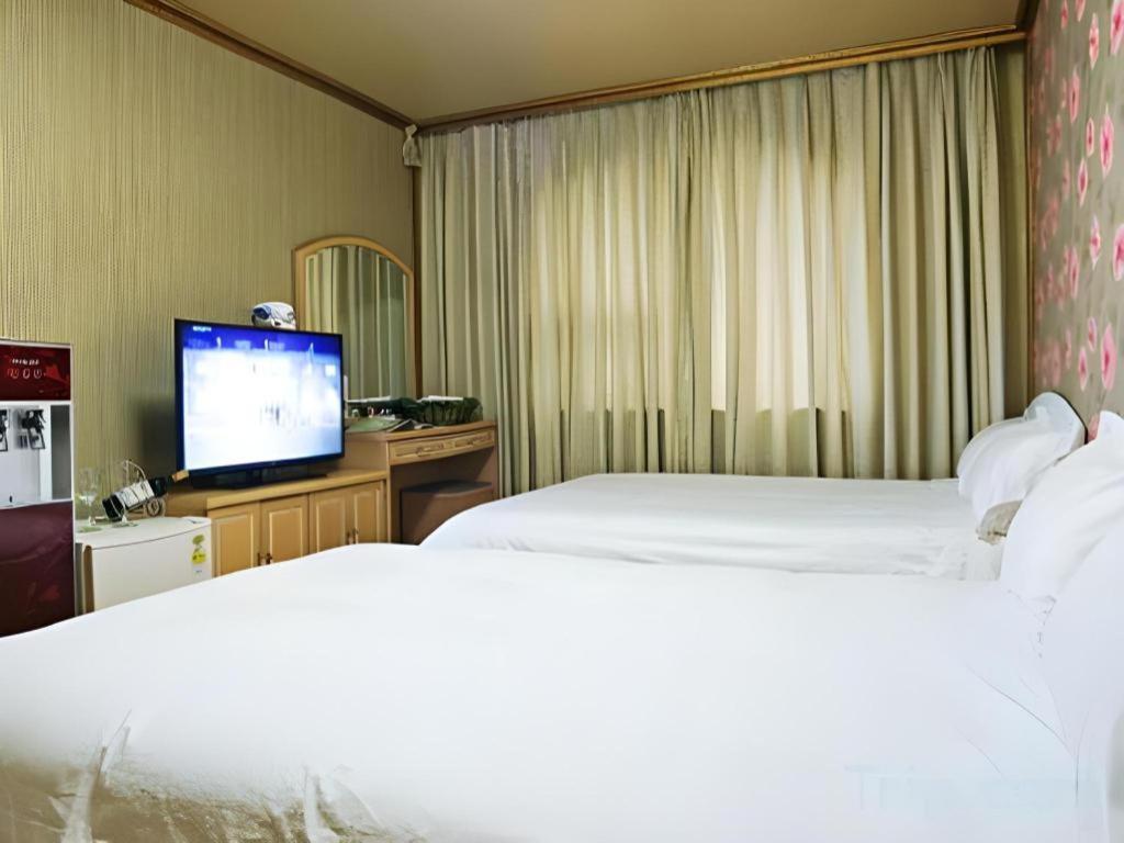 Emerald Hotel เมืองเชจู ภายนอก รูปภาพ