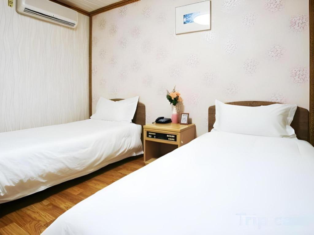 Emerald Hotel เมืองเชจู ภายนอก รูปภาพ