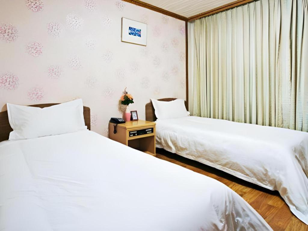 Emerald Hotel เมืองเชจู ภายนอก รูปภาพ