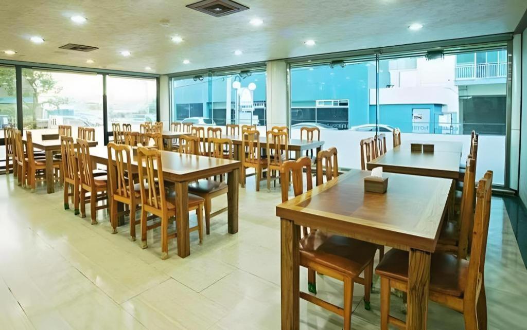 Emerald Hotel เมืองเชจู ภายนอก รูปภาพ