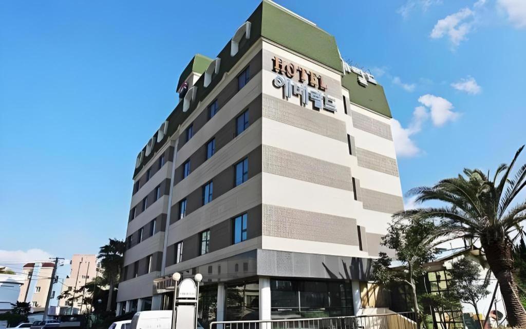Emerald Hotel เมืองเชจู ภายนอก รูปภาพ