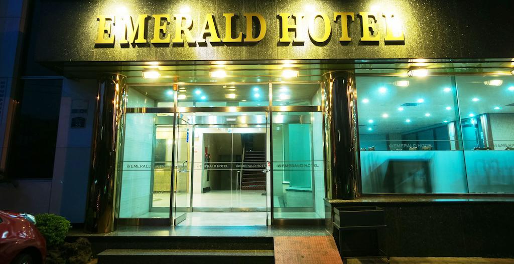 Emerald Hotel เมืองเชจู ภายนอก รูปภาพ