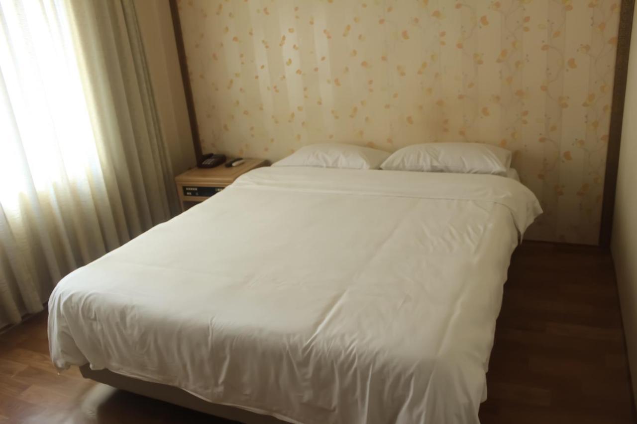 Emerald Hotel เมืองเชจู ภายนอก รูปภาพ