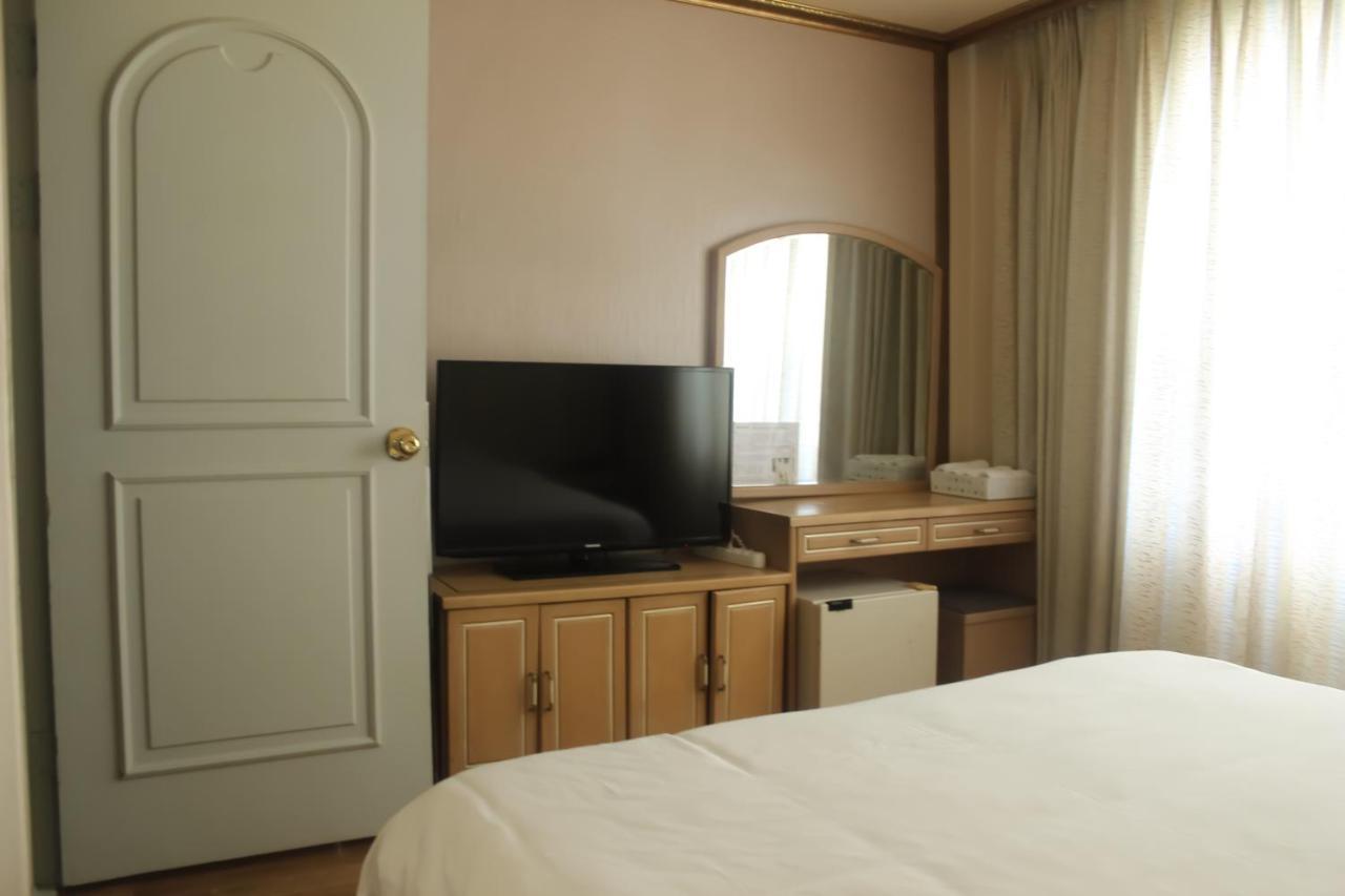 Emerald Hotel เมืองเชจู ภายนอก รูปภาพ