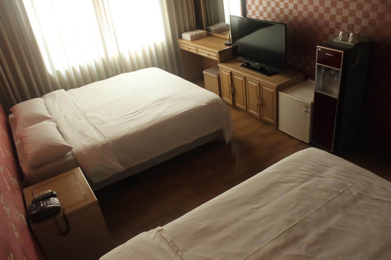 Emerald Hotel เมืองเชจู ภายนอก รูปภาพ