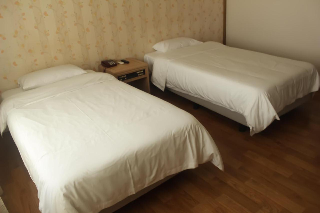 Emerald Hotel เมืองเชจู ภายนอก รูปภาพ