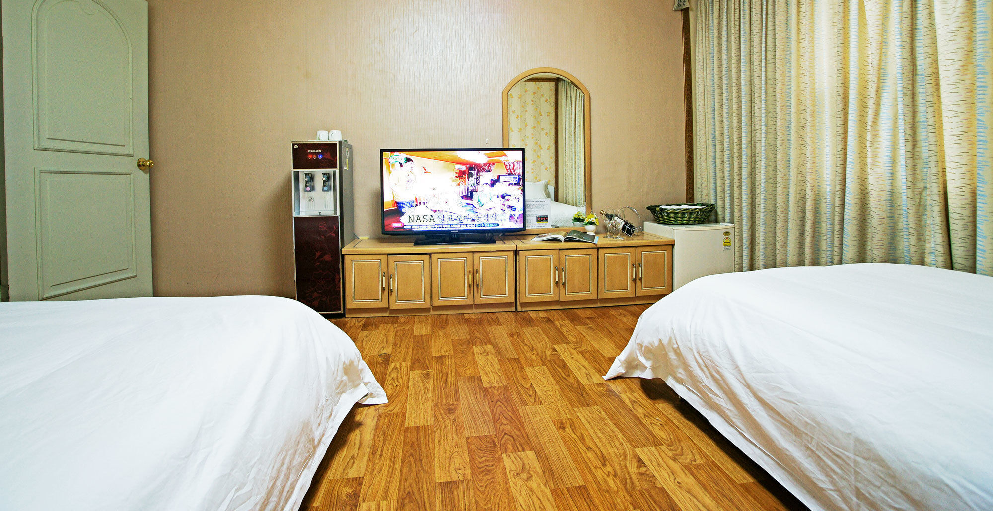 Emerald Hotel เมืองเชจู ภายนอก รูปภาพ